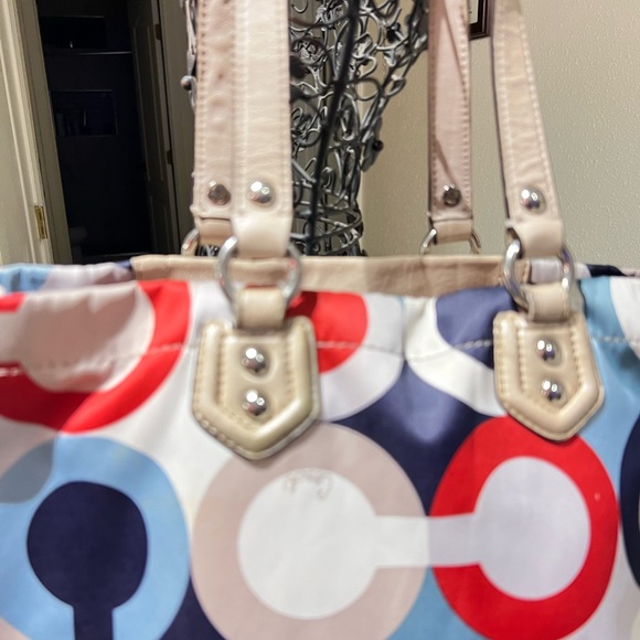 Coach - Picture 9 of 10